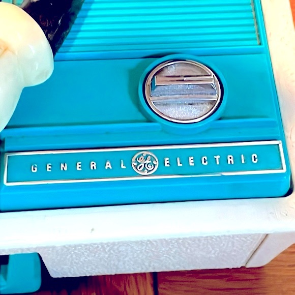 Disney Productions Mickey Mouse Record Player By General Electric Working Motor - Picture 4 of 14